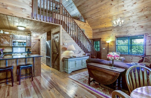 Hayesville Ski Chalet | Cozy Mountain View Chalet