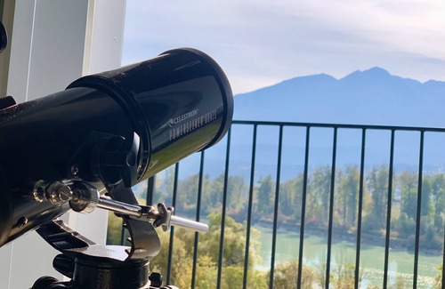 Golden Condo | Cozy Mountain View Getaway - Surreal Mountain and River View