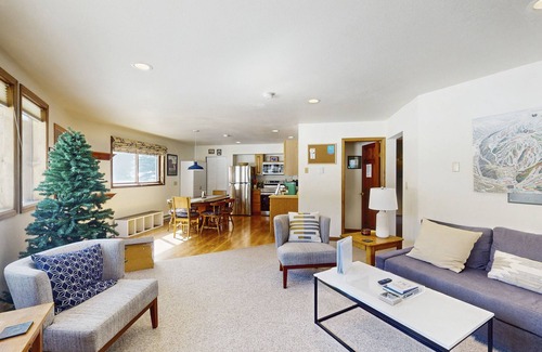 Old Town House | Cozy mountain-view house with full kitchen, dog-friendly & convenient location