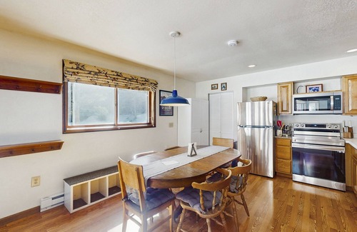 Old Town House | Cozy mountain-view house with full kitchen, dog-friendly & convenient location