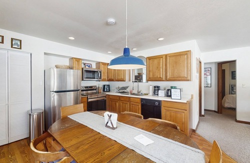 Old Town House | Cozy mountain-view house with full kitchen, dog-friendly & convenient location