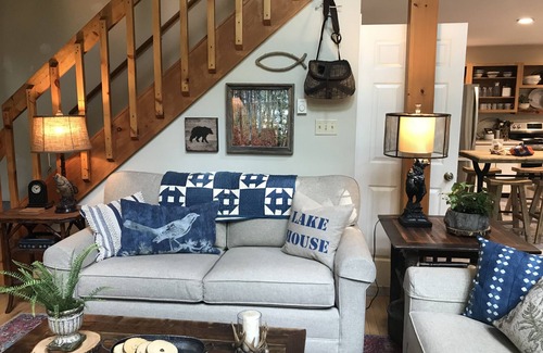 Drums House | Cozy mountainside retreat with lake access to recharge or relax! Kayaks, canoes