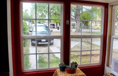 Lone Pine House | Cozy Muir Cottage - In Town - Pet Friendly