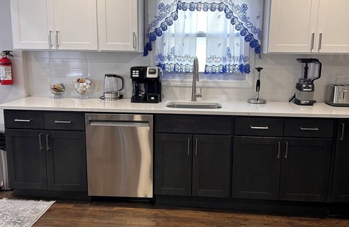Irvington House | Cozy Multi-Level Family Home Private Level B, Irvington, NJ