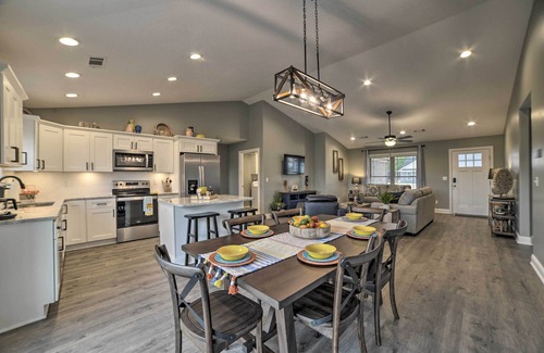 Murray House | Cozy Murray Retreat Near MSU & Local Eateries