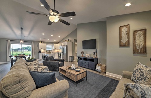 Murray House | Cozy Murray Retreat Near MSU & Local Eateries