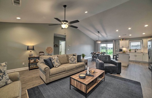 Murray House | Cozy Murray Retreat Near MSU & Local Eateries