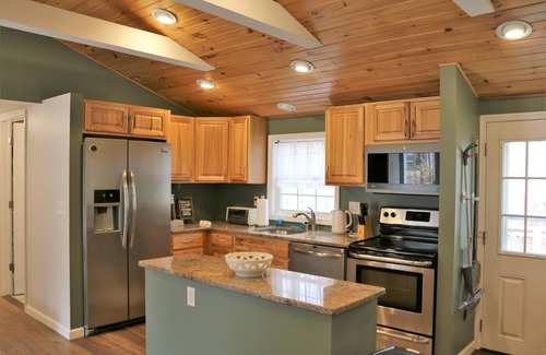 Pocono Lake House | Cozy must stay for couples