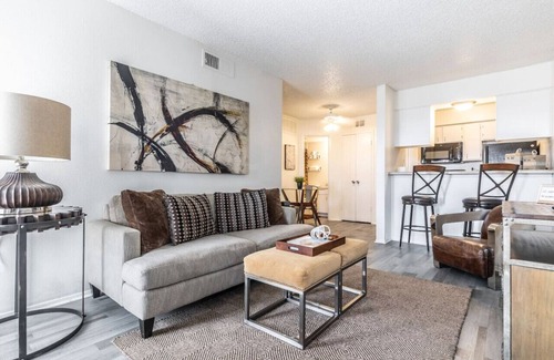 Park Central Apartment | Cozy N. Dallas 1 bedroom stay!