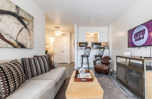 Park Central Apartment | Cozy N. Dallas 1 bedroom stay!