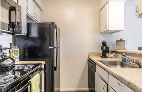 Park Central Apartment | Cozy N. Dallas 1 bedroom stay!