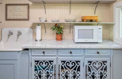 Naples House | Cozy Naples School House. Book your Finger Lakes retreat today! Skiing,WineTrail