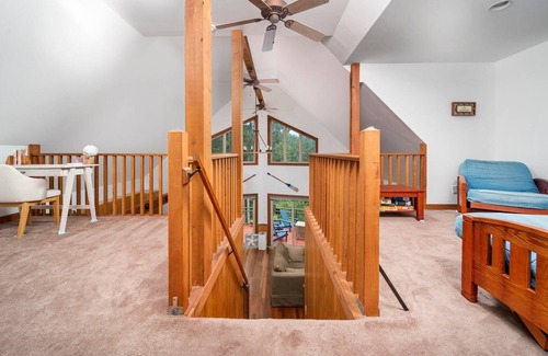 Central Lake House | Cozy, Nature perfect retreat, family or group get togethers!