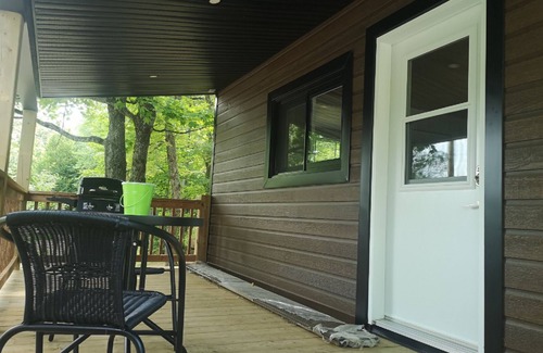 Sainte-Marguerite Ski Chalet | Cozy nature stay: Wi-Fi, air conditioning, BBQ balcony; near Miller Zoo, ideal f