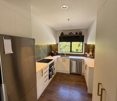 Edgeware Apartment | Cozy Nest On Manchester