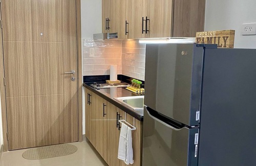 Barangay 76 Condo | Cozy New 1 BR Condo F/furnished & equipped Resort MOA Free Wi-Fi NetFlix