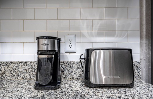 Cumberland Apartment | Cozy new 1BR with Balcony