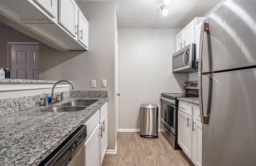Cumberland Apartment | Cozy new 1BR with Balcony