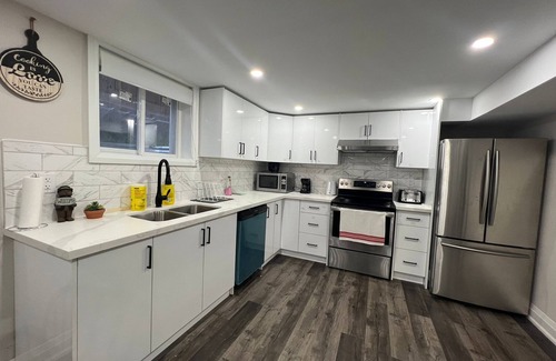 Welland House | Cozy new 2-bedroom basement apartment close to the canal in Welland with WiFi