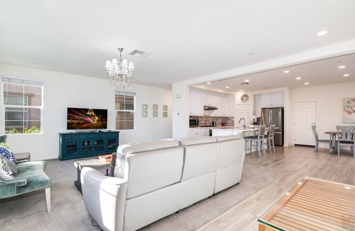 Ontario House | Cozy New 4Bedroom 4Bath home Chino 安靜小區4房4衛新房整租