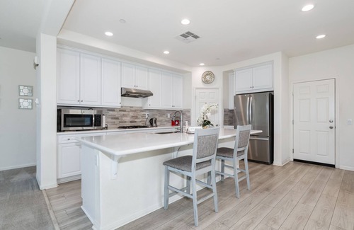 Ontario House | Cozy New 4Bedroom 4Bath home Chino 安靜小區4房4衛新房整租