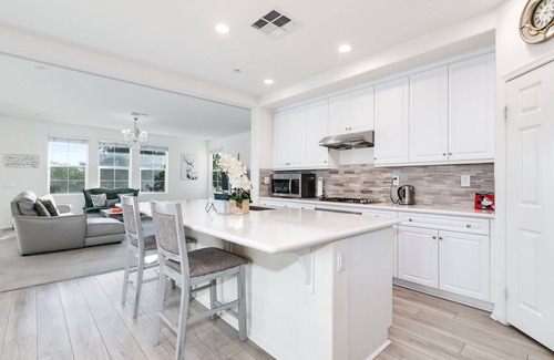 Ontario House | Cozy New 4Bedroom 4Bath home Chino 安靜小區4房4衛新房整租