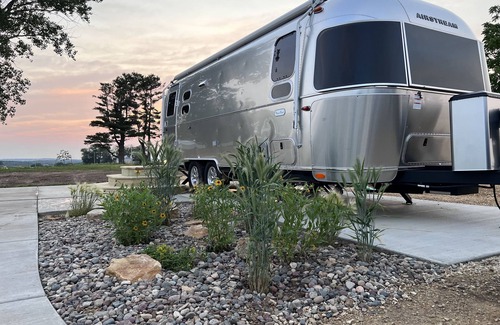 Rock Elm House | Cozy New Airstream on remote Farmland, Pet Friendly, outdoor bathhouse, fire pit