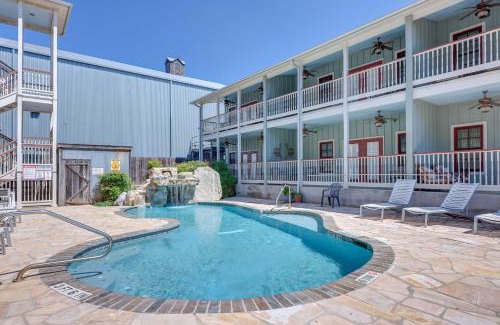 Gruene Apartment | Cozy New Braunfels Condo with Community Pool and Grill