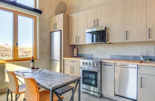 Hailey Apartment | Cozy new eco studio + loft in fantastic Hailey with WiFi, AC, Amazing views!
