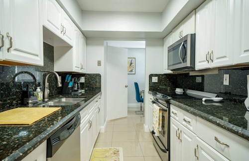 Tamarac House | Cozy Newly Re-done 3/2 w Large Pool!