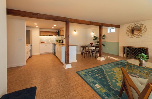 Brighton House | Cozy, Newly Remodeled Apartment near Othello Light Rail Station