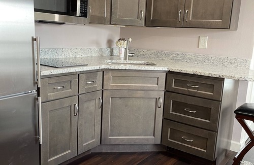 Sarasota Apartment | Cozy Newly Remodeled Studio Apt-5 miles from the Famous Siesta Key Beach!🏝