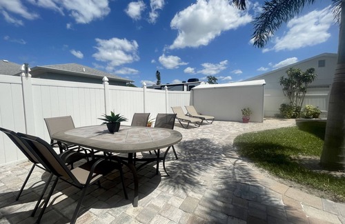 Sarasota Apartment | Cozy Newly Remodeled Studio Apt-5 miles from the Famous Siesta Key Beach!🏝