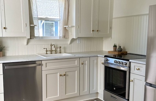 Bremerton House | Cozy Newly Remodeled Cottage Minutes from Ferry! Peaceful Retreat!