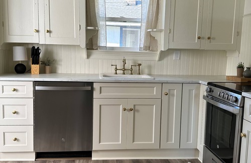 Bremerton House | Cozy Newly Remodeled Cottage Minutes from Ferry! Peaceful Retreat!