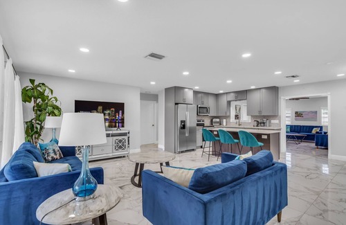 Deerfield Beach House | Cozy Newly Renovated Home Near Beach - Tiki Hut