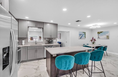 Deerfield Beach House | Cozy Newly Renovated Home Near Beach - Tiki Hut