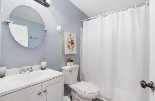 Peoria Apartment | Cozy Newly Renovated 2BR-1BA/Entire Unit/3 to 6mins from OSF St Francis