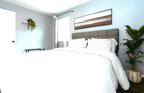 Peoria Apartment | Cozy Newly Renovated 2BR-1BA/Entire Unit/3 to 6mins from OSF St Francis