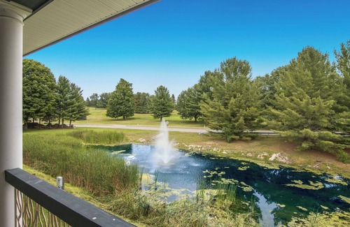 Bellaire Condo | Cozy, Newly Renovated Fountain View Unit at The Legends