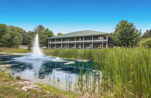 Bellaire Condo | Cozy, Newly Renovated Fountain View Unit at The Legends