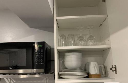 Hamilton Apartment | *Cozy, newly renovated, fully equipped*