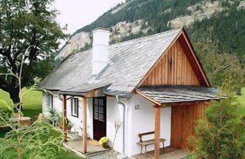 Teufenbach House | Cozy, newly renovated little farmhouse with a large garden