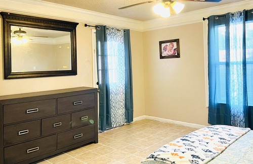 Mesquite House | Cozy, newly renovated, pets welcome , spacious kitchen and deck, central Located