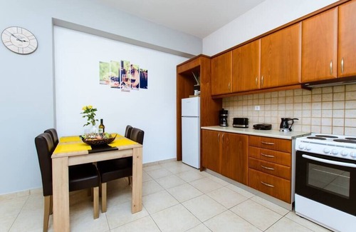 Galatas Apartment | Cozy Nikola's Vineyard Apartment Ground Floor