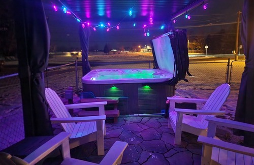 Nevada Cabin | Cozy Nook Cottage With Hot Tub