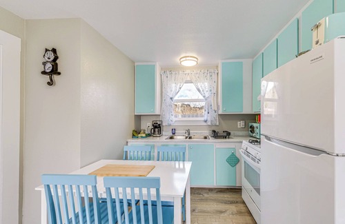 Orick Cottage | Cozy NorCal Cottage: 2 Mi to Redwoods & Beaches!