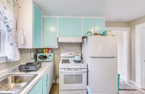 Orick Cottage | Cozy NorCal Cottage: 2 Mi to Redwoods & Beaches!