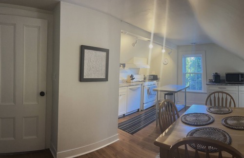Salem Apartment | Cozy North Salem apartment in quiet neighborhood - walking distance to downtown