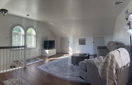 Salem Apartment | Cozy North Salem apartment in quiet neighborhood - walking distance to downtown
